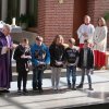Erstkommunionkinder mit Propst Bongard
